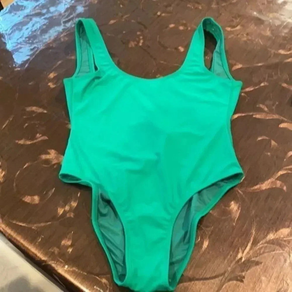 KENDALL + KYLIE
Low Back One-piece Swimsuit Women's Swimsuit - Picture 8 of 10